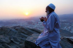 Read more about the article Penyebab Doa Tidak Kunjung Dikabulkan Menurut Syeikh Ibrahim bin Adham